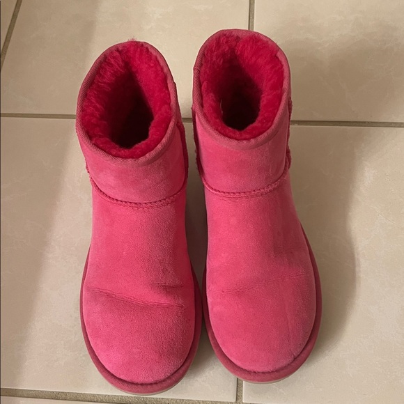 UGG pink shoes size 8 - Picture 3 of 10